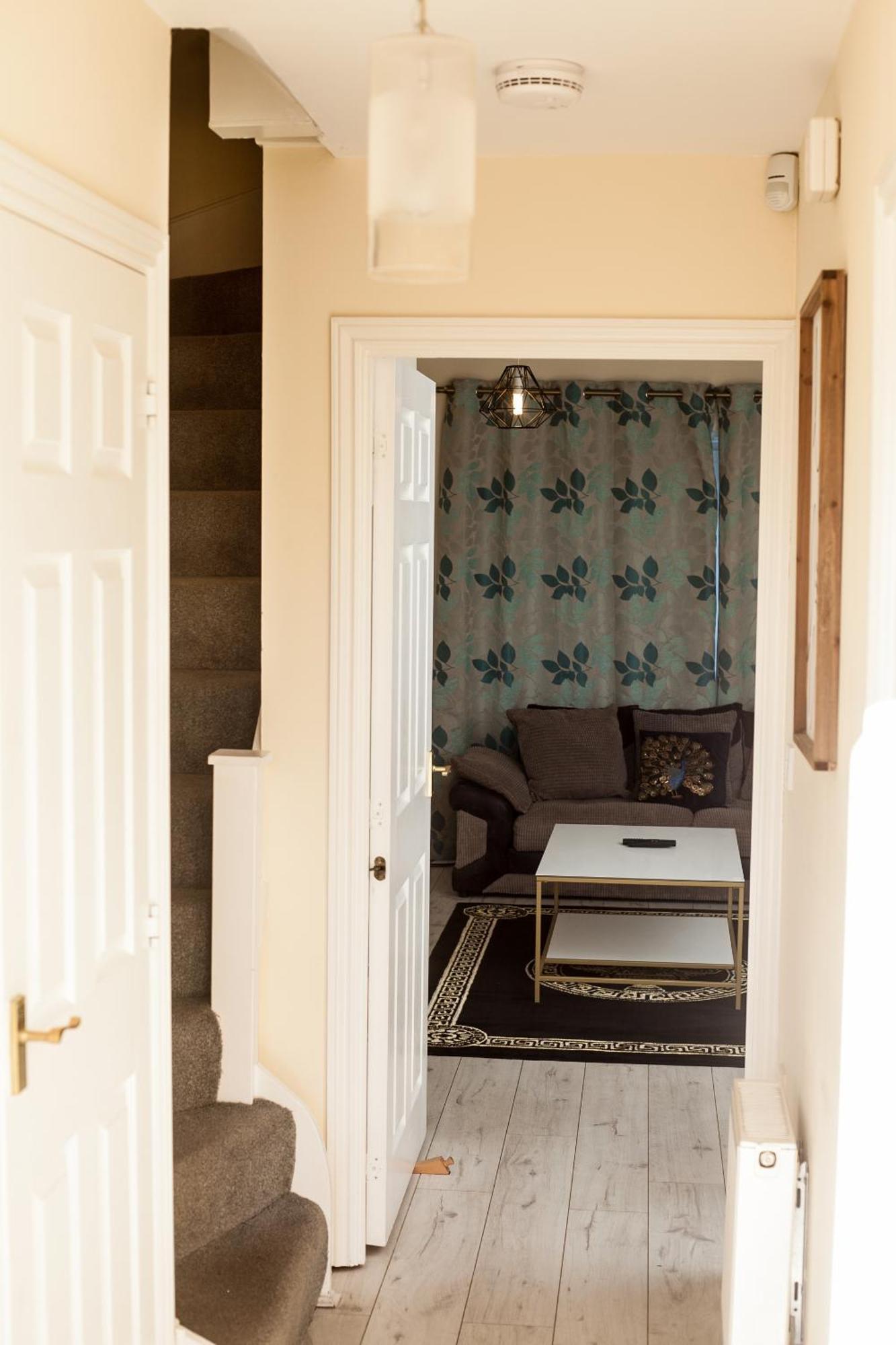 Avril Warwickshire Home Stay Nuneaton Exterior foto
