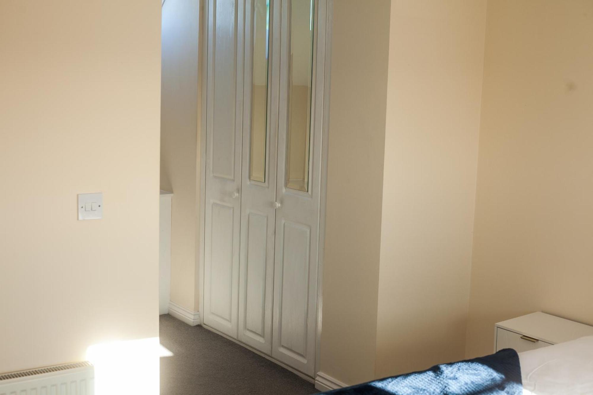 Avril Warwickshire Home Stay Nuneaton Exterior foto