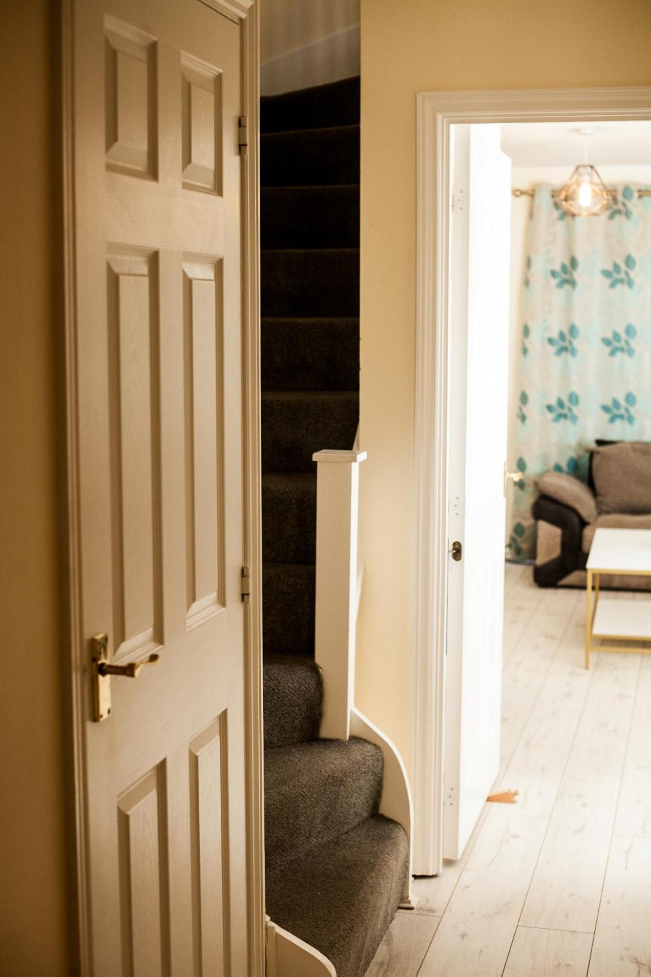 Avril Warwickshire Home Stay Nuneaton Exterior foto