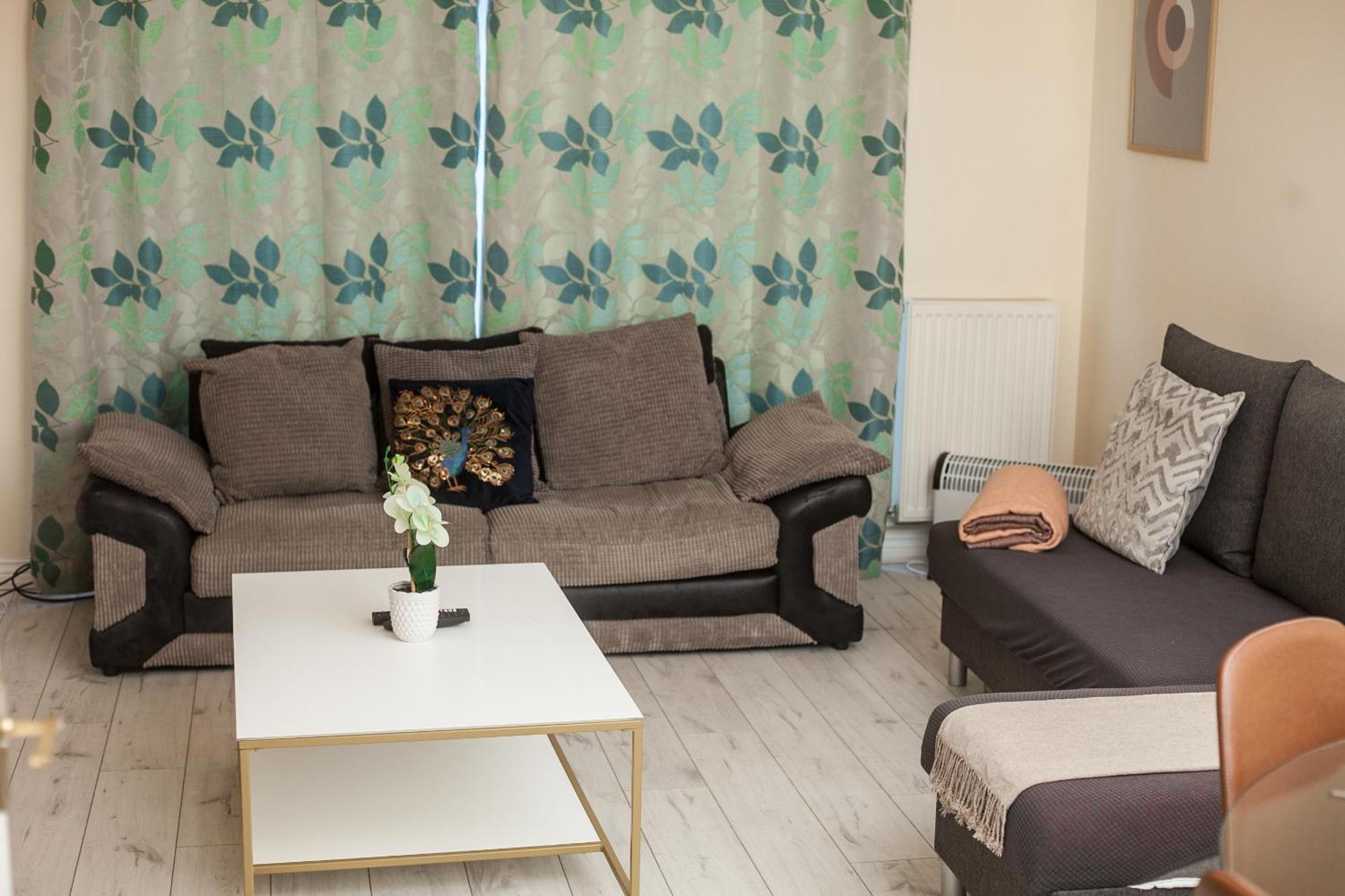 Avril Warwickshire Home Stay Nuneaton Exterior foto